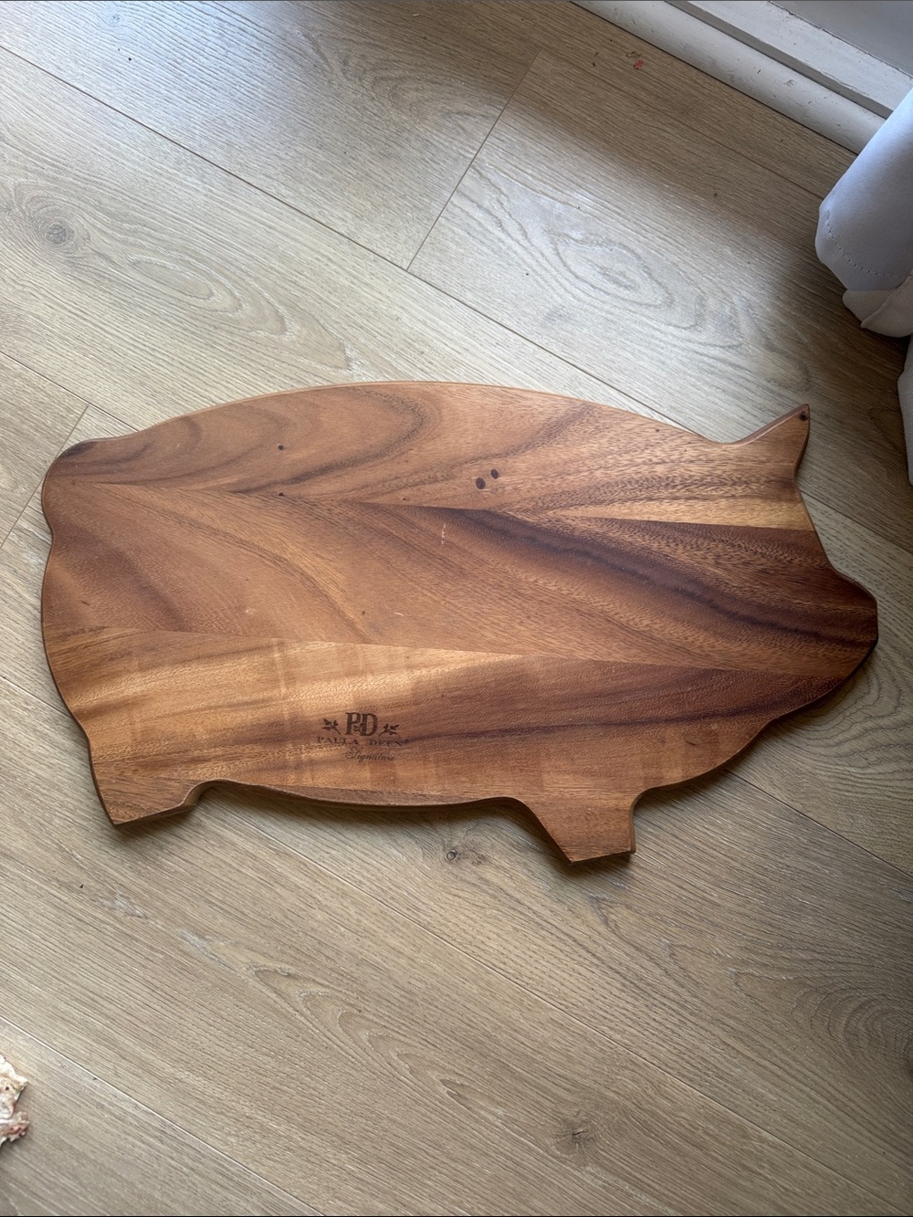 Paula Dean Wood Pig-Shaped acacia Cutting/Serving Board 22”x12”